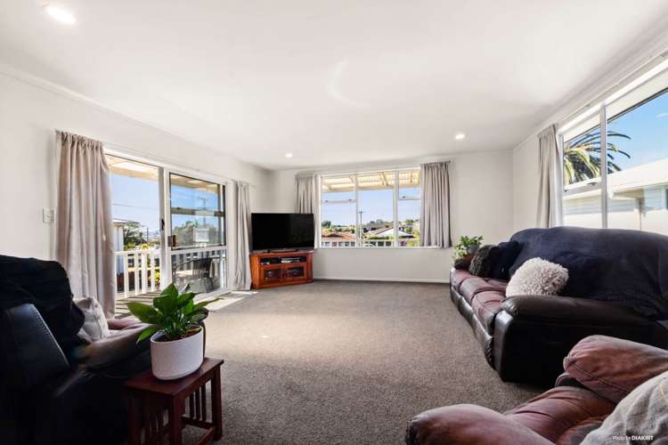 20 Roberts Road Te Atatu South_3