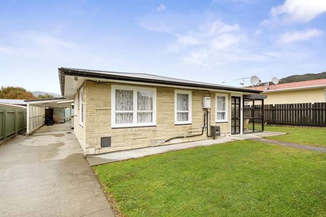 38 Parkway Wainuiomata_2