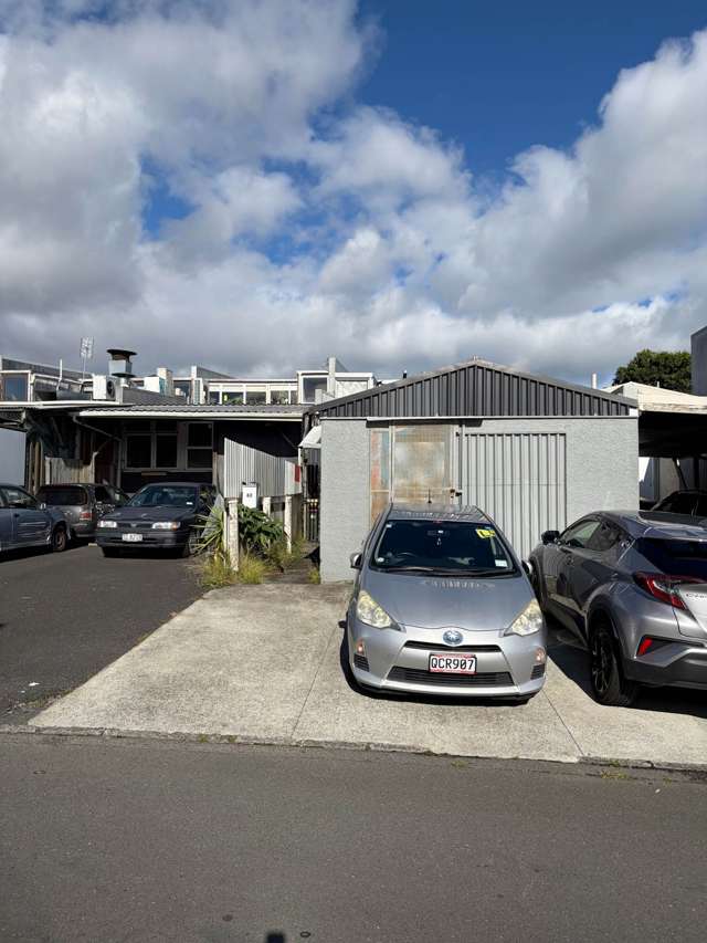 Modern 2-Bedroom Apartment in the Heart of Gle...