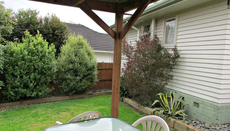 7 Mackenzie Street Te Atatu South_2