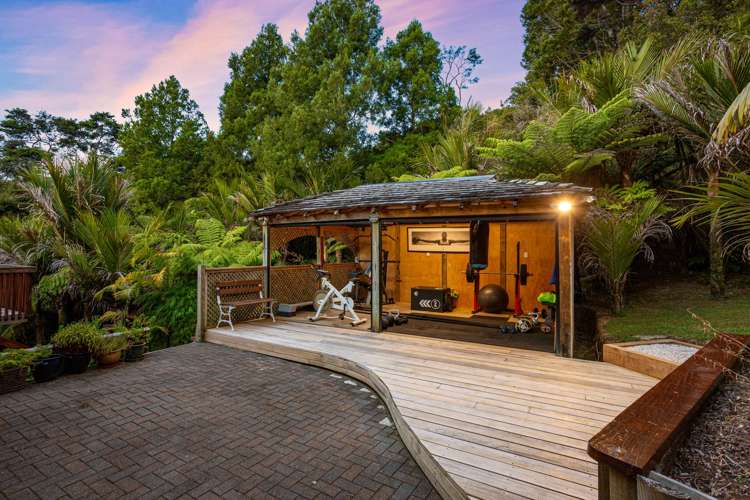 1075 Huia Road Huia_17