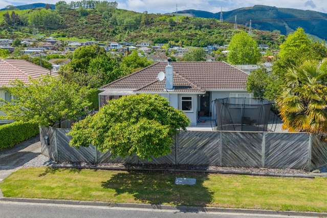 Simply delightful, special and sunny starter home