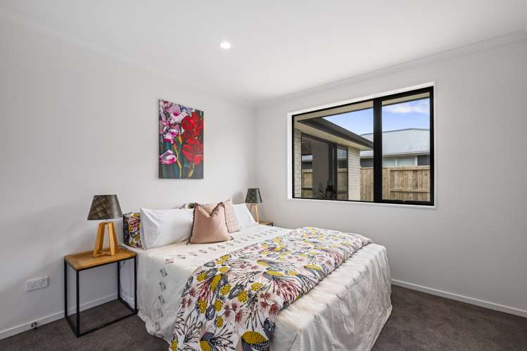 15 Lloyd Crescent Pukehangi_12