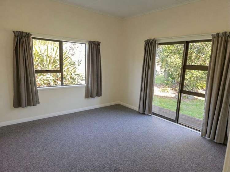 993 Pourerere Road Omakere_12