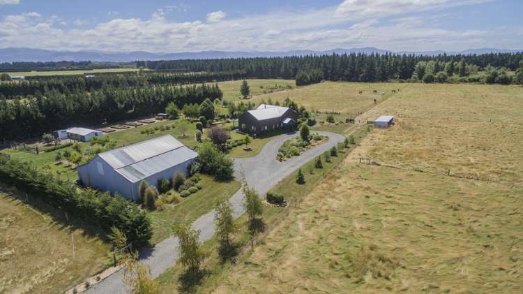 2570 South Eyre Road West Eyreton_11