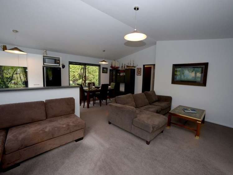 13 Kowhai Grove Akaroa_10