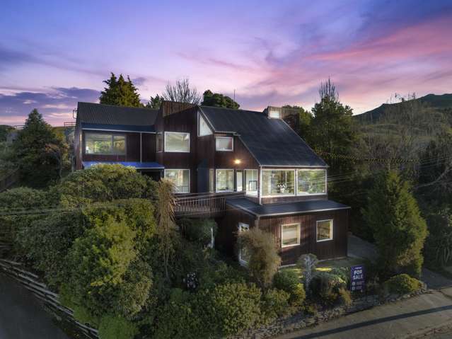 Architectural style home with Sun and Views