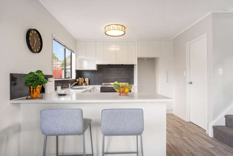 1/24 Archibald Road Kelston_7