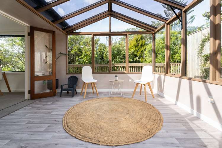 8 Hillview Crescent Paparangi_19