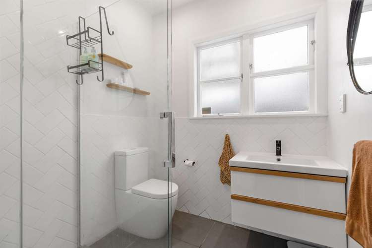 16 Erima Avenue Point England_14