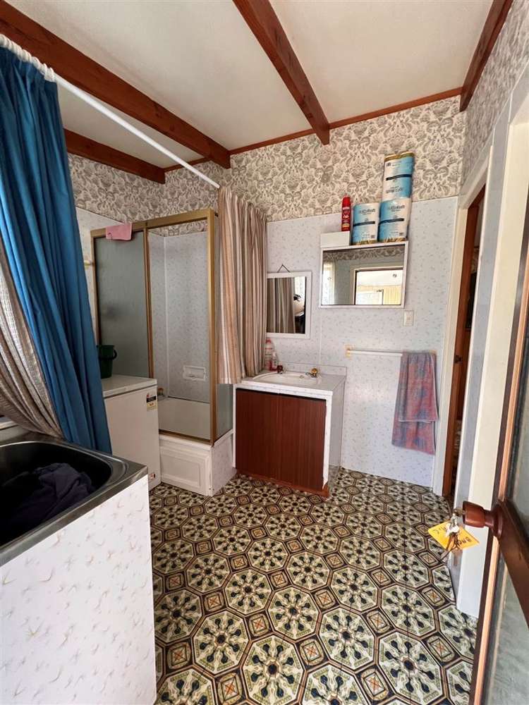 7 Esplanade Marokopa_6