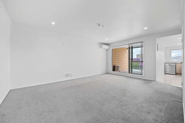 4/7 Vialou Street Hamilton Central_4