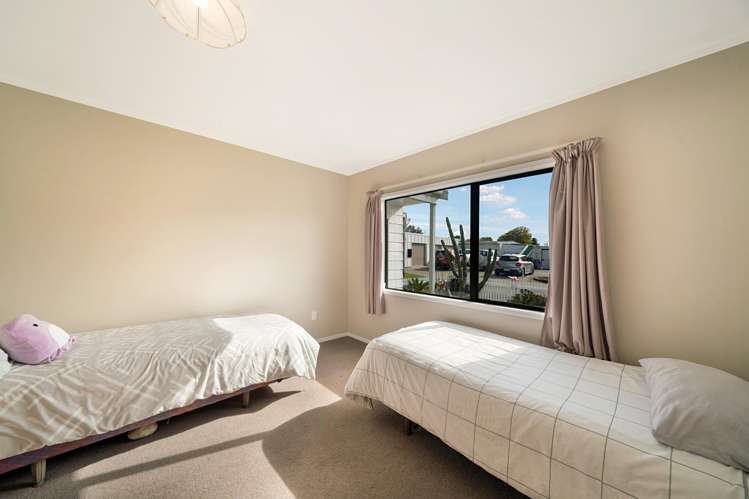 182 Boord Crescent Kumeu_13