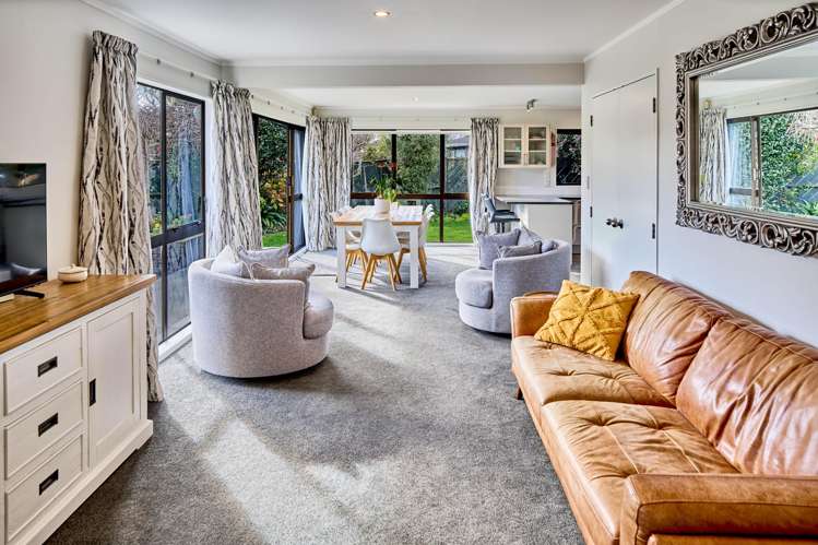 23 Mcenroe Grove Naenae_6