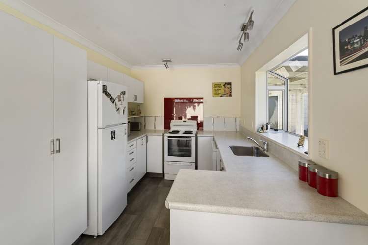 59 Aldinga Avenue Stoke_13