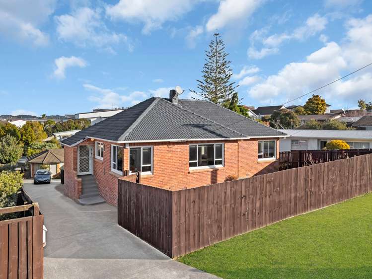 11 Tirimoana Road Te Atatu South_28