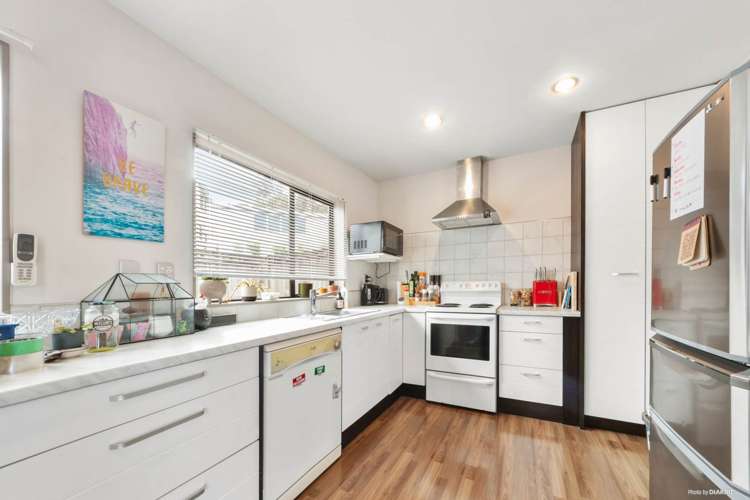 17b Scotstoun Place Glen Eden_13