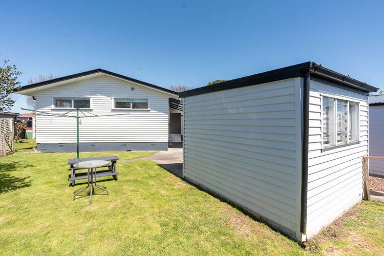 76 Saxbys Road Deanwell_23