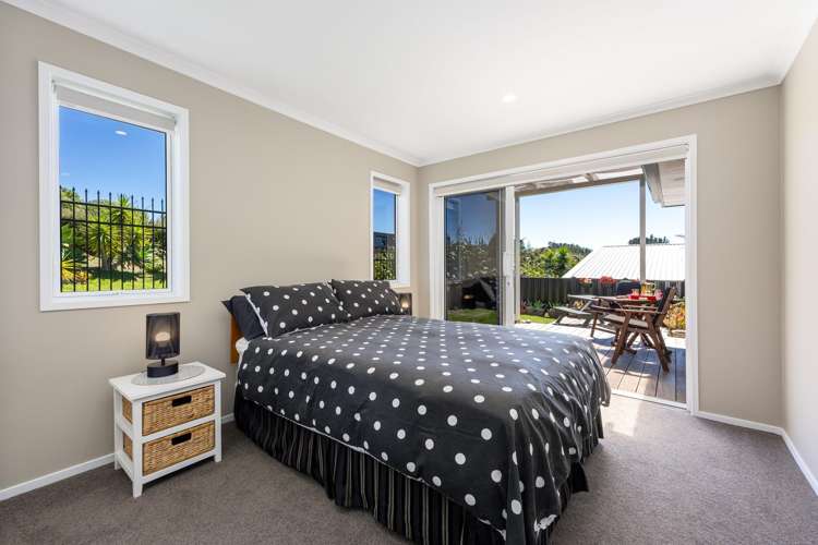 18 Pleasant Way Matakatia_13