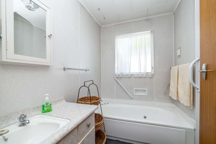 8 Booth Street Carterton_17