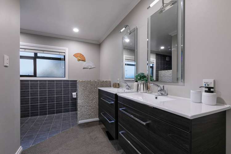 3 Oakford Park Crescent Greenhithe_15