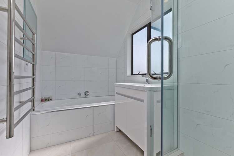 2/8 Gladstone Road Northcote_13