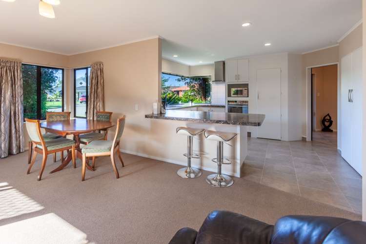 6 Bishops Close Greenmeadows_3