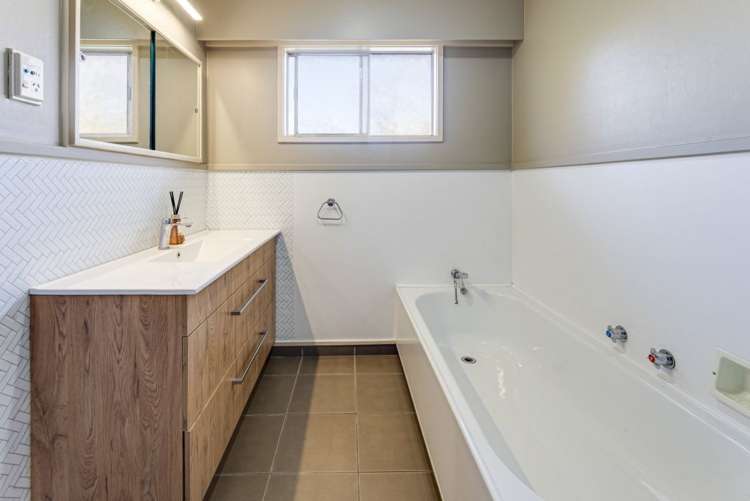 5 Shelley Crescent Stoke_16