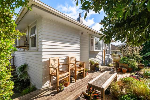 SINGLE-LEVEL CONVENIENCE IN TAWA