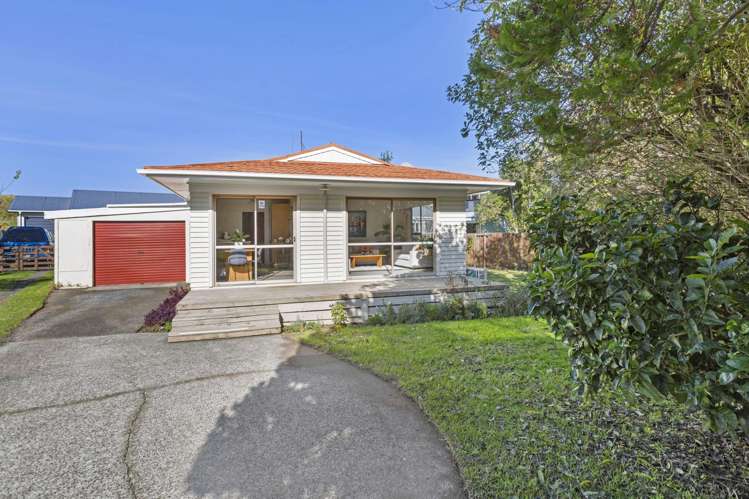 1 Sunshine Rise Raglan_10