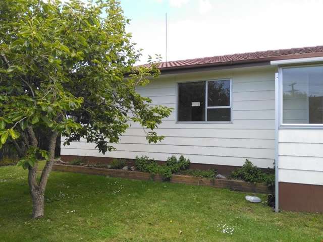 2/7 Almond Place Mount Wellington_1