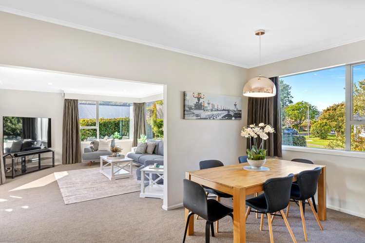 24 Holyoake Crescent Avalon_3