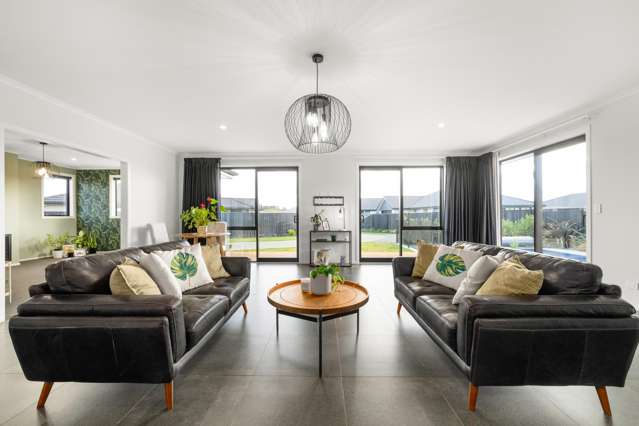 Easy Care Pool, Ample Parking