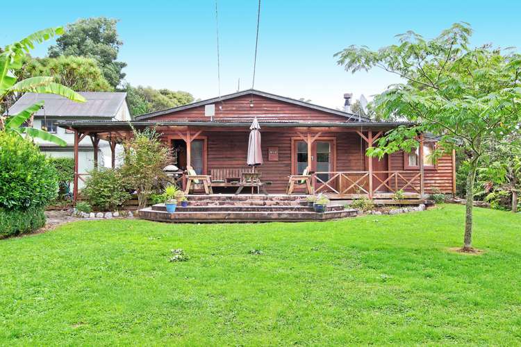 916 Fairdown Road Fairdown_0