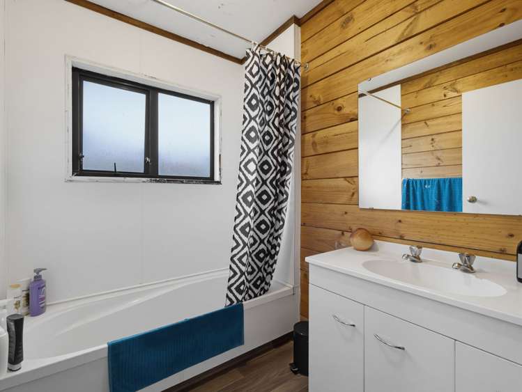 15B Ngahu Street Fairy Springs_9