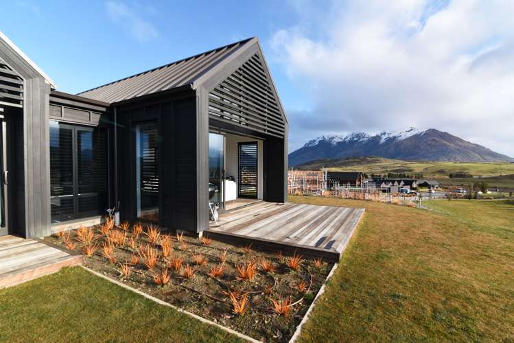 38 Falconer Rise Jacks Point_16