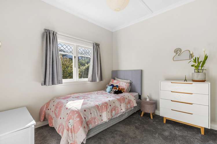 8 Friend Street Karori_13