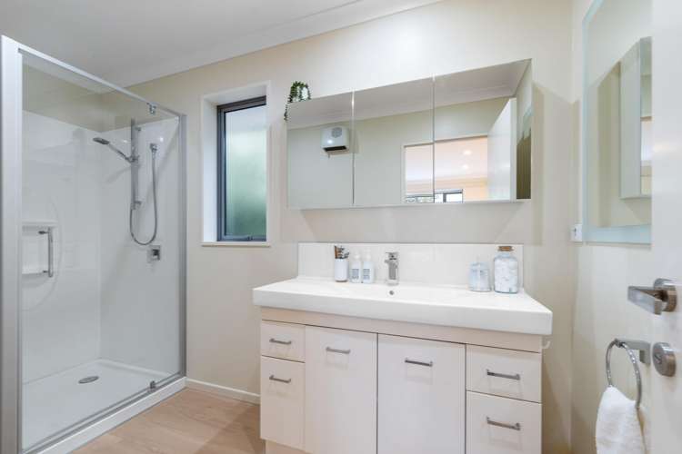 100 Mcmahon Drive Aidanfield_13