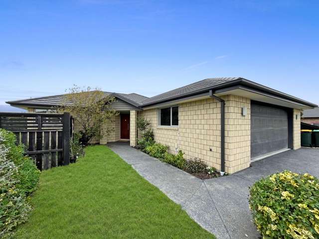 ROLLESTON - FOUR BEDROOMS, TWO BATHROOMS, DOUBLE GARAGE