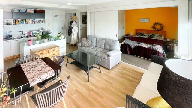Affordable Glitz & Glamour in Britomart Point