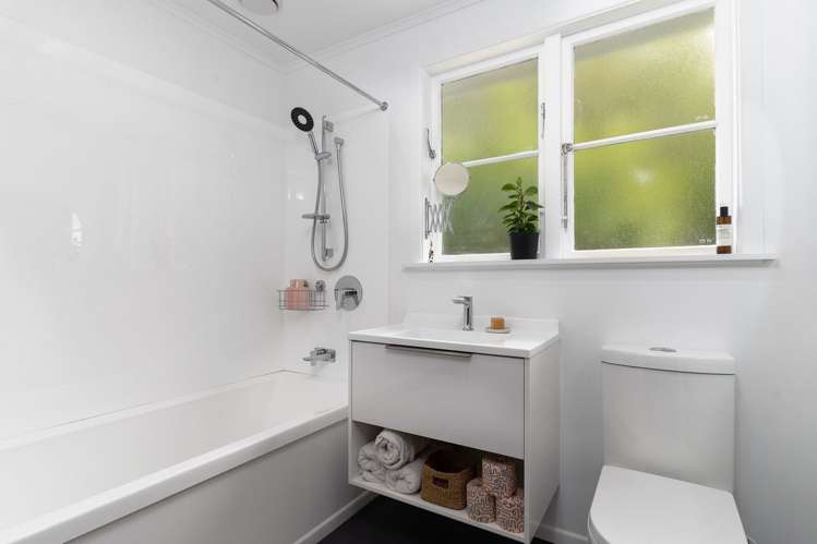 46 Woodward Street East Featherston_8