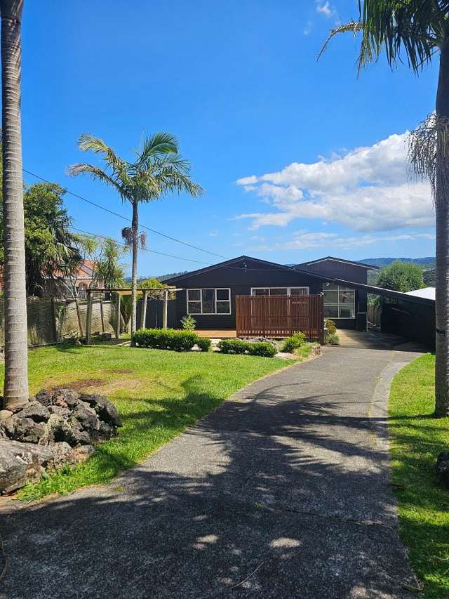 Spacious 5BR Home in Titirangi with golden sunset