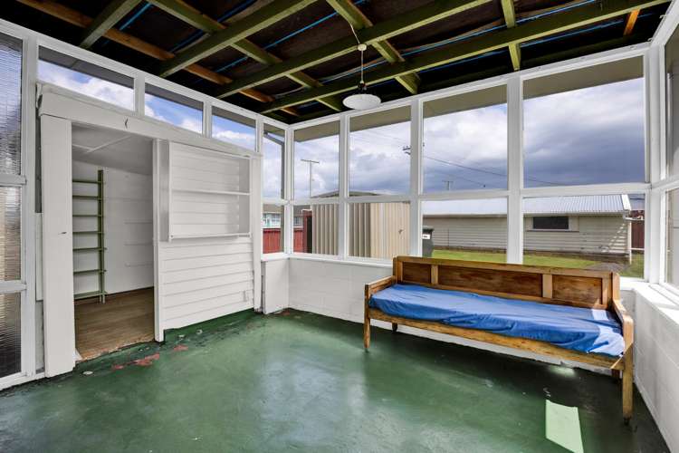 2 Acourt Street Hawera_14