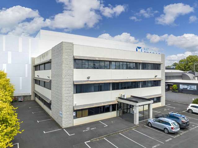 EXCELLENT EPSOM PREMISES WITH 16 PARKS