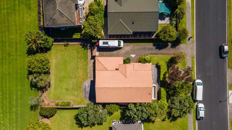 83 Alec Craig Way Gulf Harbour_36