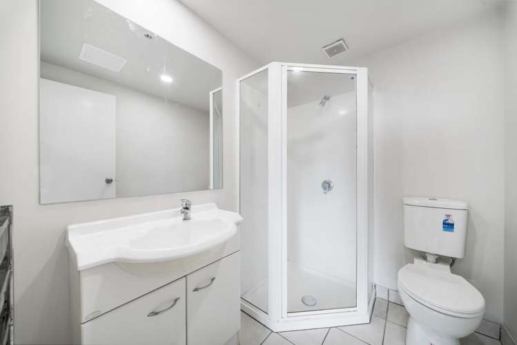 2G/10 Crown Lynn Place New Lynn_4