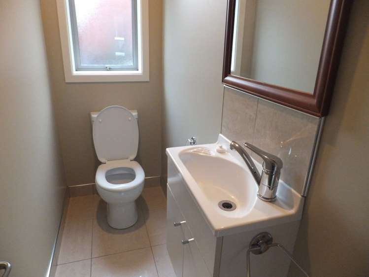 15b Grove Road Addington_18