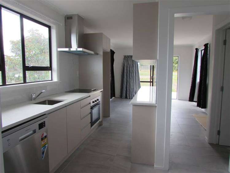 17 Blease Street New Lynn_12