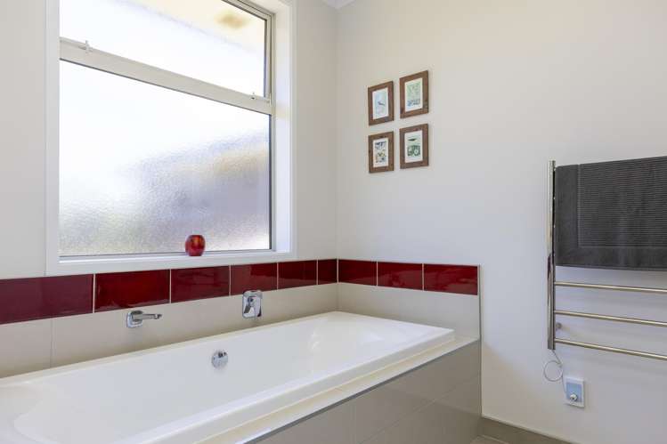 7 Magnolia Rise Waipahihi_20