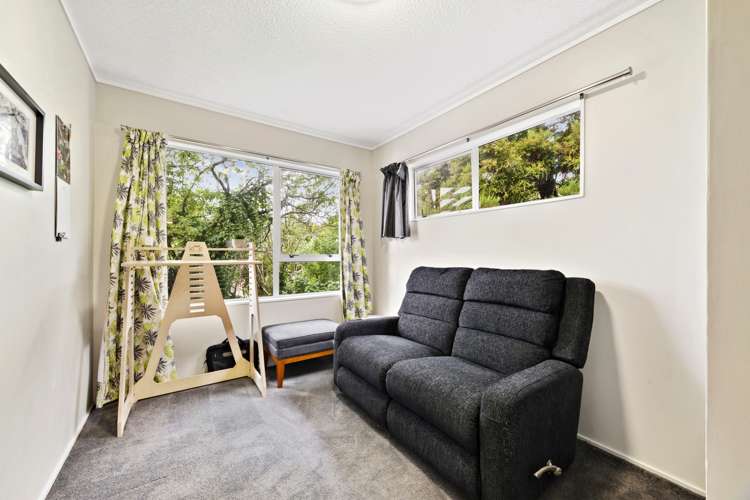 6 Swadel Way Karori_9
